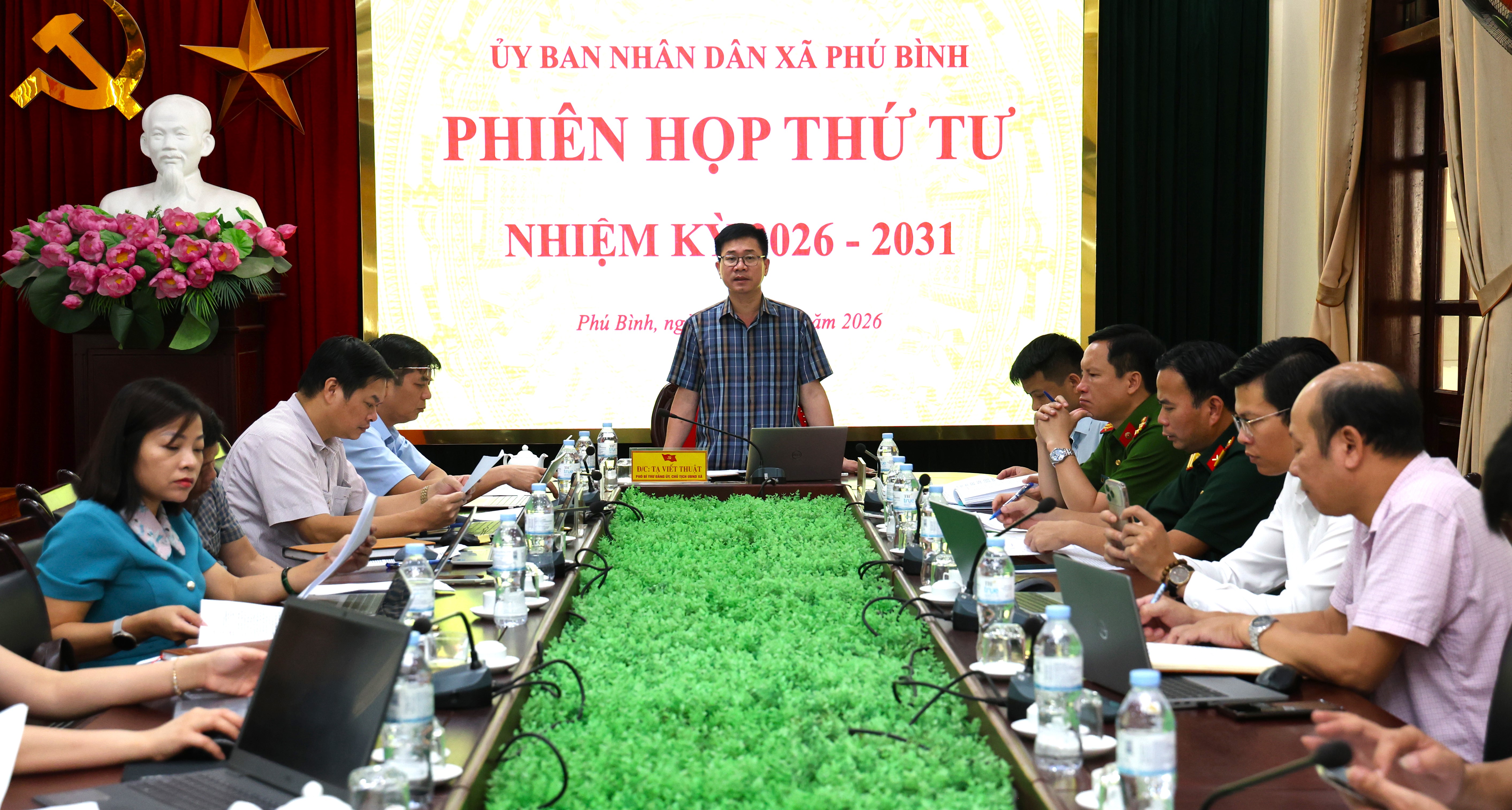 UBND xã Phú Bình tổ chức phiên họp thứ tư, cho ý kiến vào nhiều nội dung liên quan đến nhiệm vụ phát triển kinh tế - xã hội