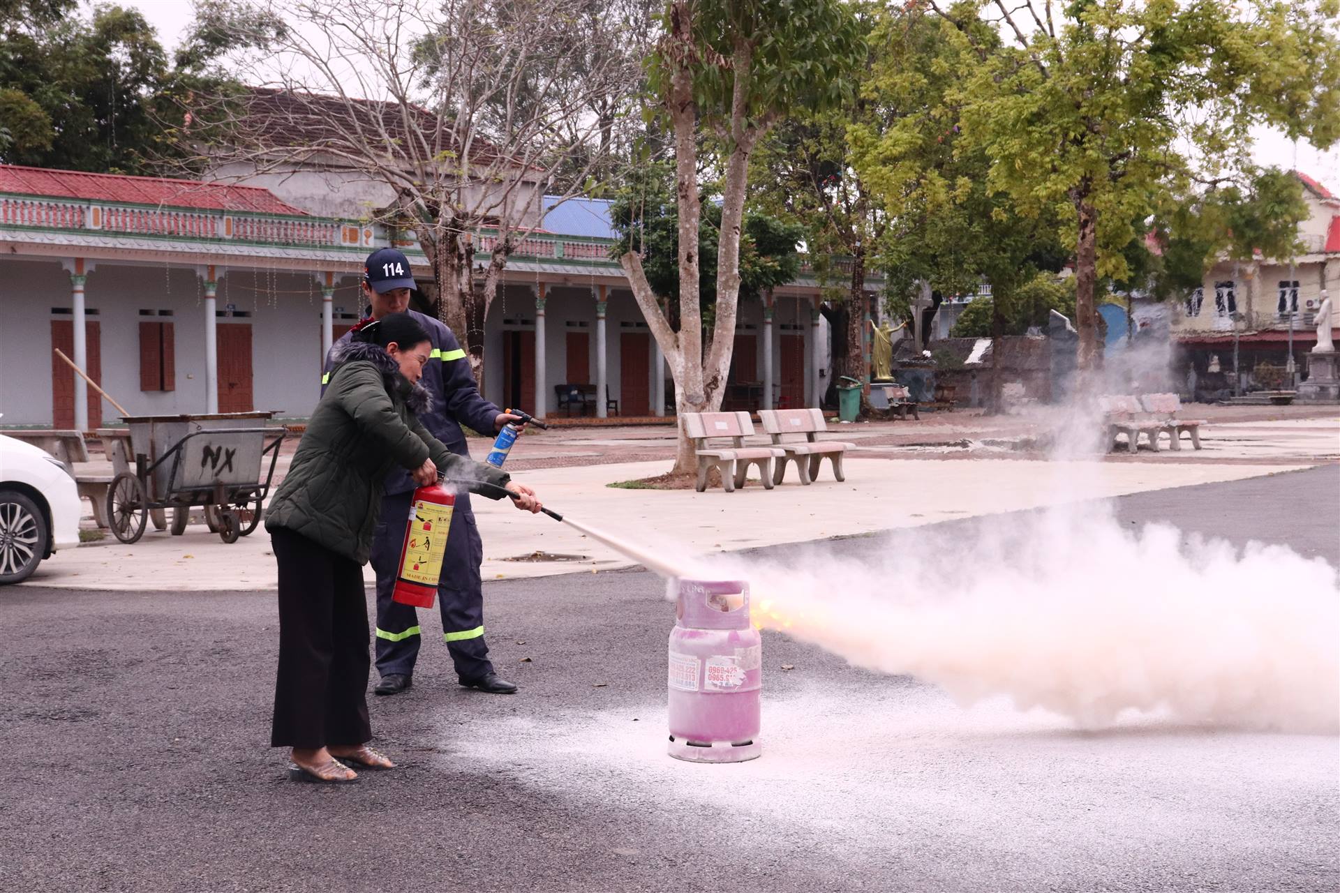 50 giáo dân thuộc Giáo xứ Nhã Lộng  tham gia Hội nghị tuyên truyền, phổ biến pháp luật .