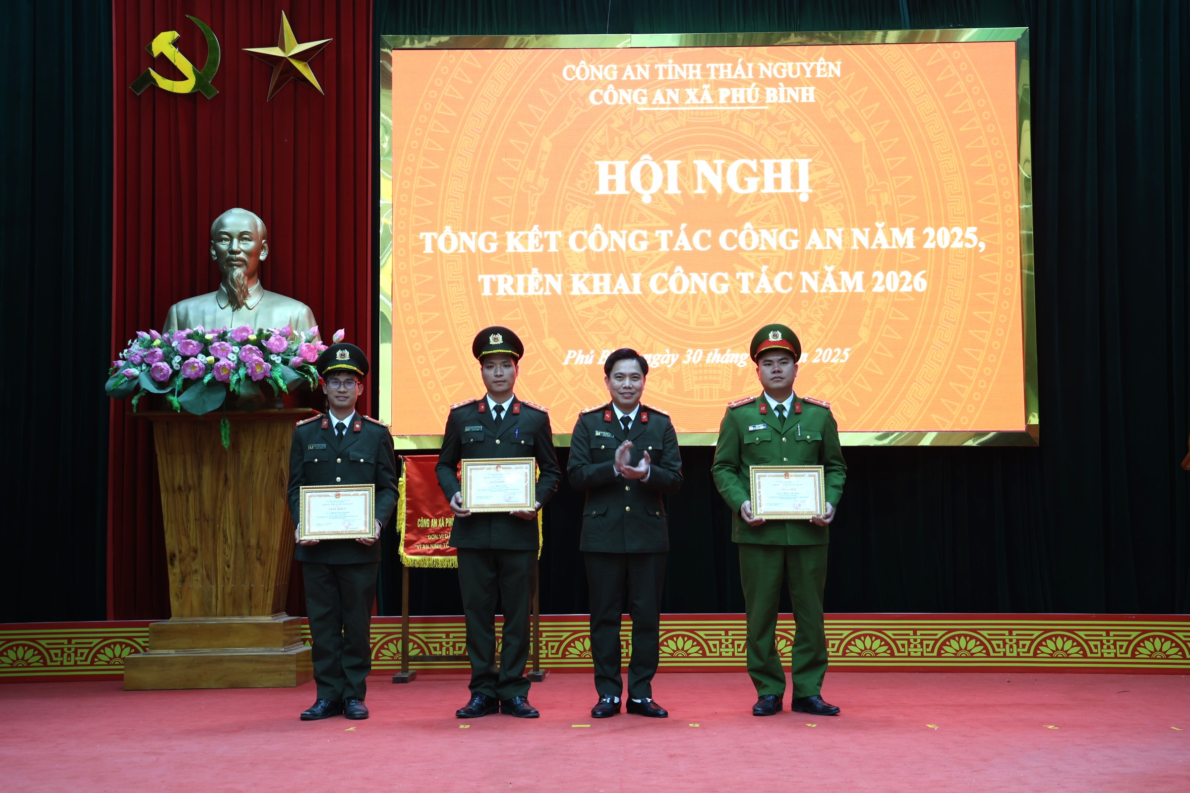 Anh-tin-bai