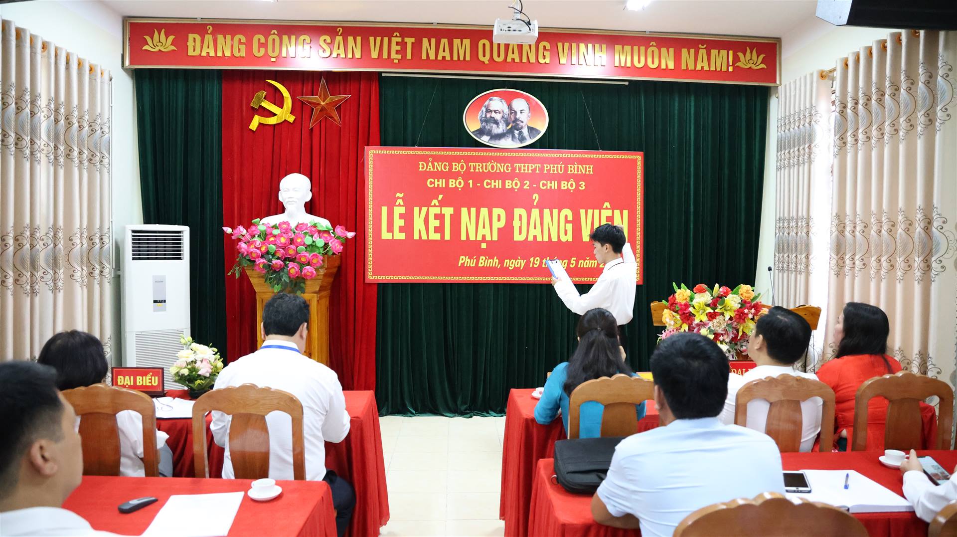 Anh-tin-bai