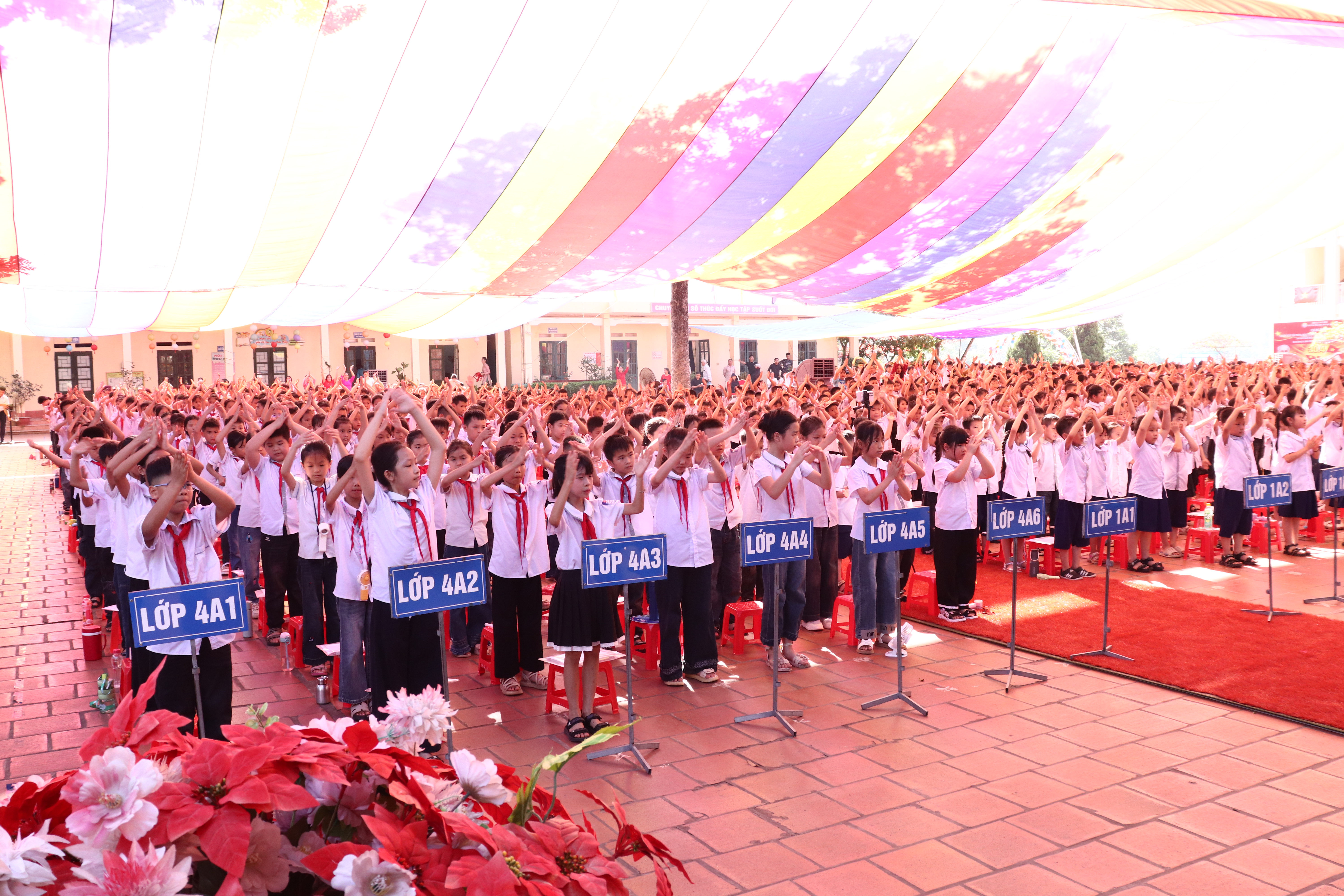 Các trường học trên địa bàn xã Phú Bình linh hoạt tổ chức bế giảng trong thời tiết nắng nóng
