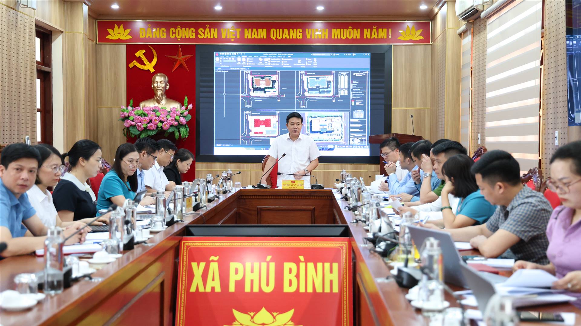 Ban Thường vụ Đảng uỷ xã Phú Bình cho ý kiến nhiều nội dung quan trọng về phát triển kinh tế - xã hội và sắp xếp xóm