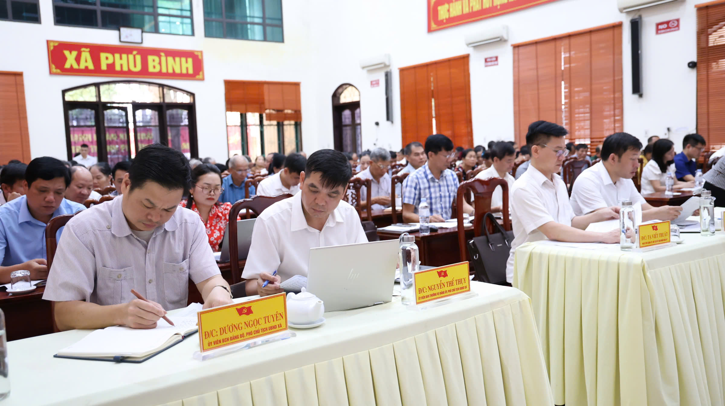Phú Bình tổ chức lấy ý kiến dự thảo Đề án nhân sự cấp ủy và các chức danh chủ chốt tại các xóm sau sắp xếp