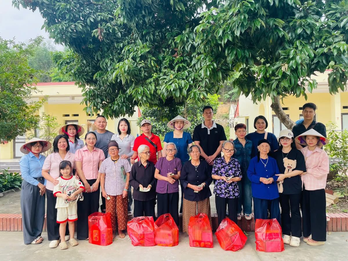 TRAO TẶNG HƠN 65 TRIỆU ĐỒNG CHO CÁC ĐỐI TƯỢNG KHÓ KHĂN