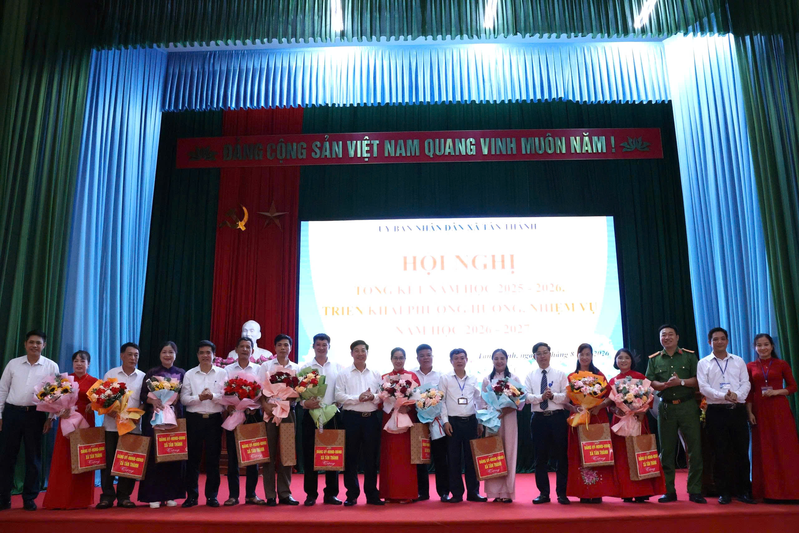 XÃ TÂN THÀNH TỔ CHỨC HỘI NGHỊ TỔNG KẾT NĂM HỌC 2025-2026, TRIỂN KHAI NHIỆM VỤ NĂM HỌC 2026-2027