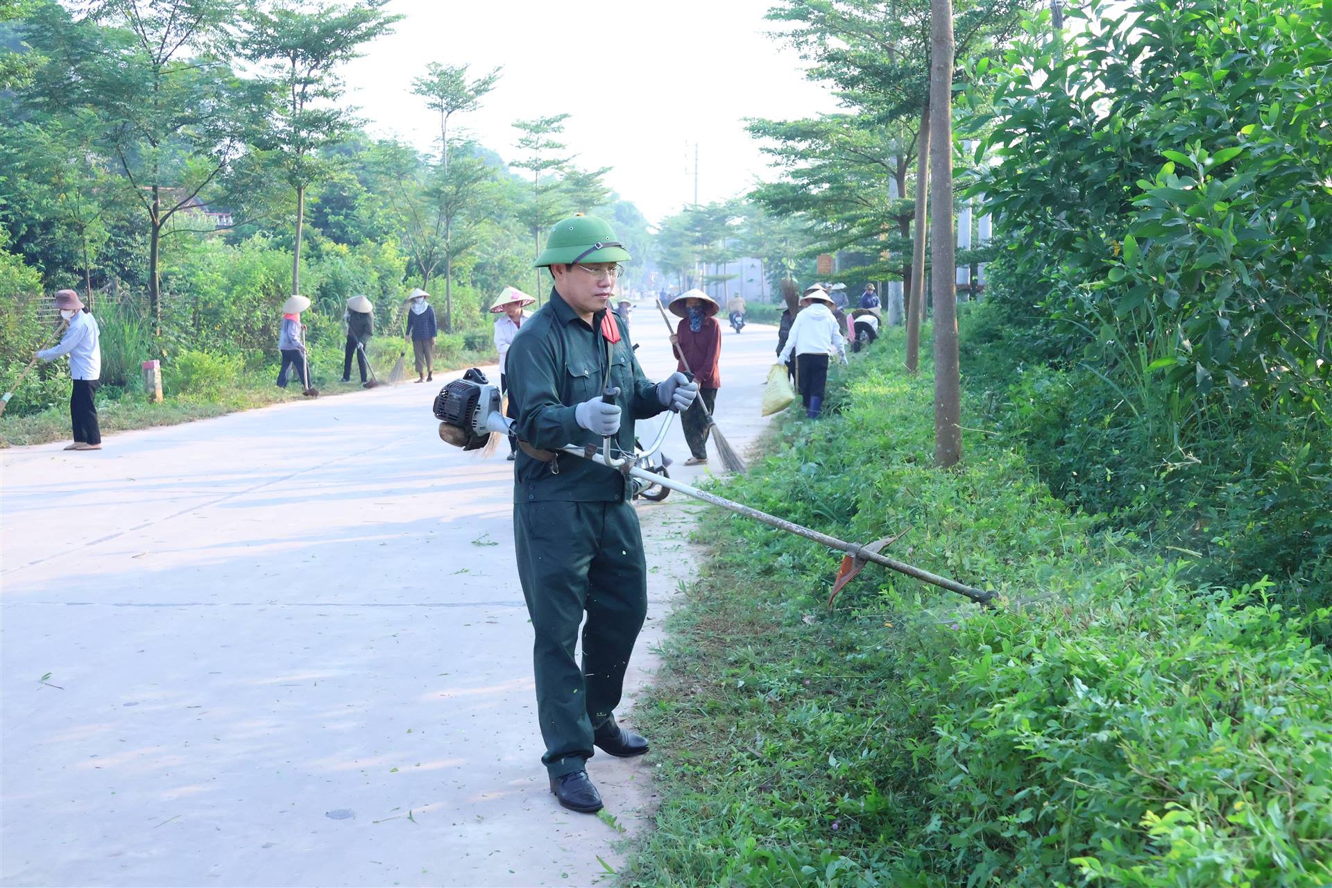 XÃ TÂN THÀNH ĐỒNG LOẠT RA QUÂN TỔNG VỆ SINH MÔI TRƯỜNG, CHUNG SỨC XÂY DỰNG NÔNG THÔN MỚI NĂM 2026