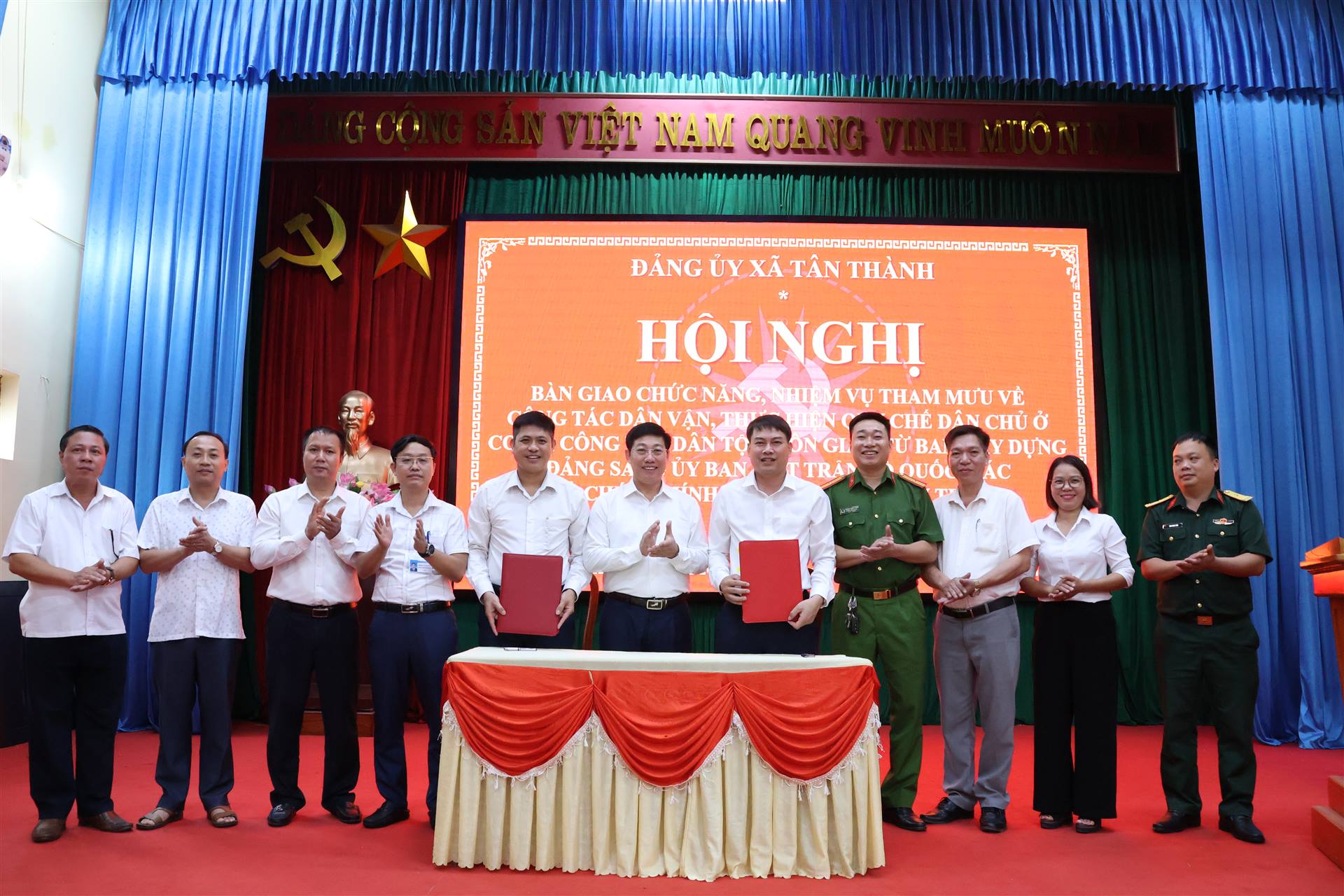 Hội nghị bàn giao chức năng, nhiệm vụ tham mưu về công tác dân vận từ Ban Xây dựng Đảng sang Ủy ban MTTQ Việt Nam xã