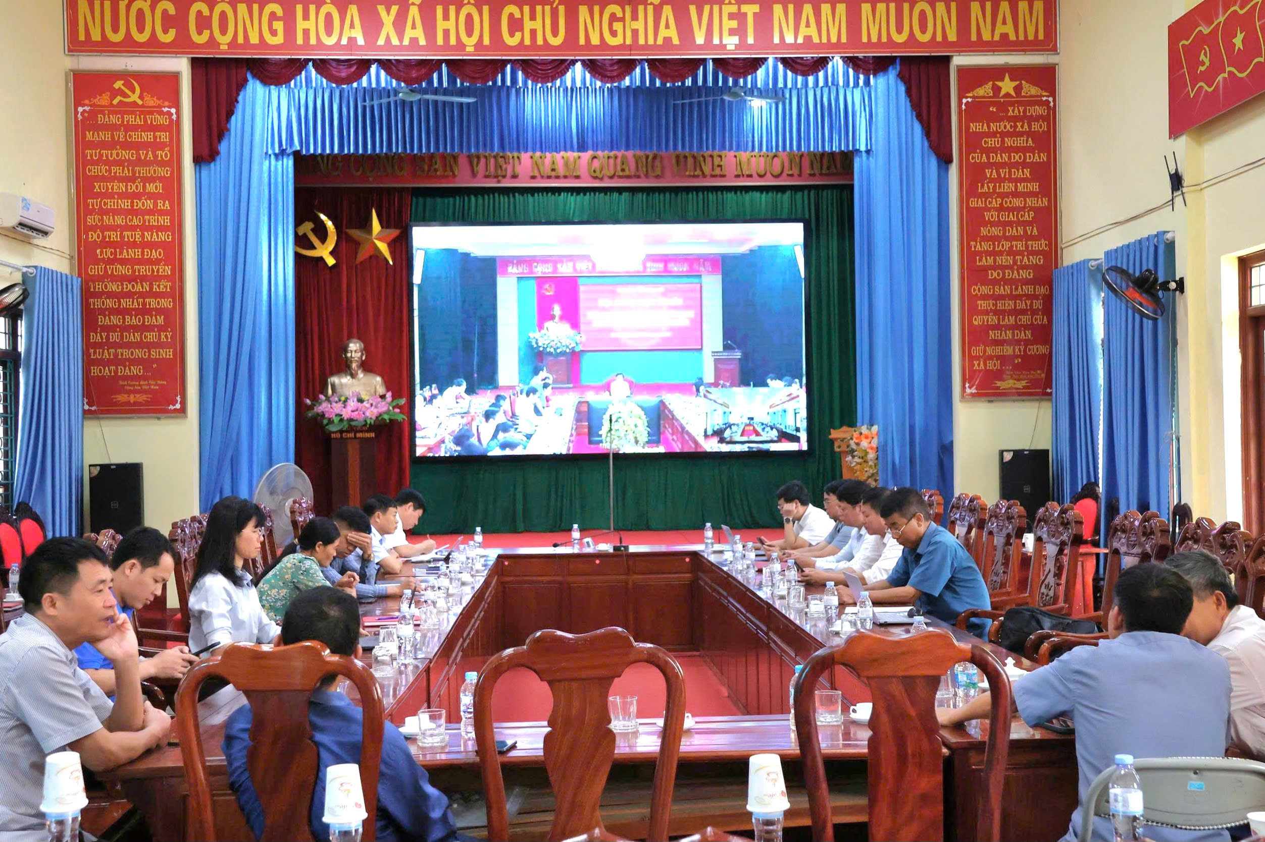 XÃ TÂN THÀNH THAM DỰ HỘI NGHỊ TRỰC TUYẾN TRIỂN KHAI THÁNG CAO ĐIỂM KHÁM SỨC KHOẺ ĐỊNH KỲ CHO NGƯỜI DÂN TRÊN ĐỊA BÀN