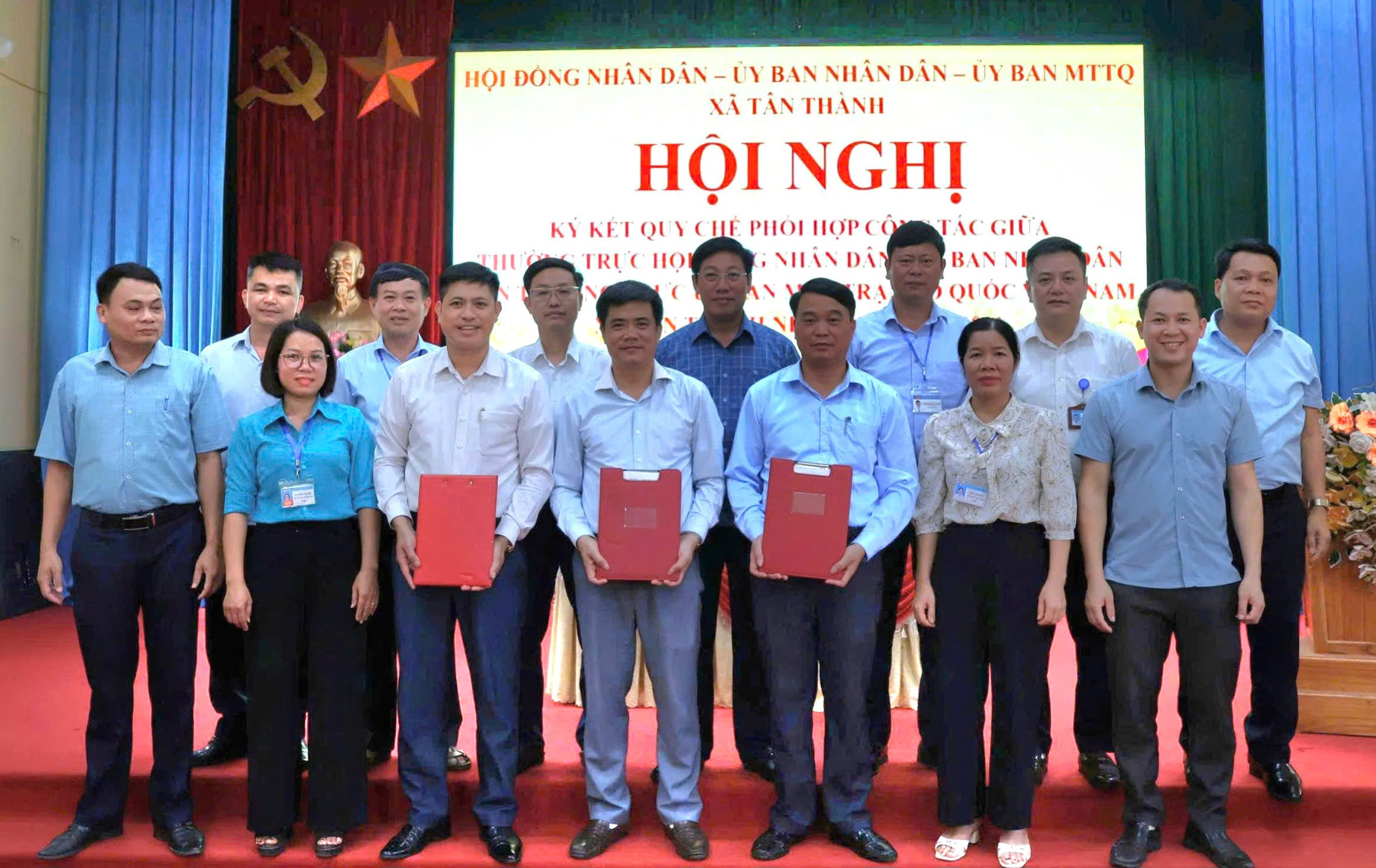HỘI NGHỊ KÝ KẾT QUY CHẾ PHỐI HỢP GIỮA HĐND, UBND, UỶ BAN MTTQ VIỆT NAM XÃ