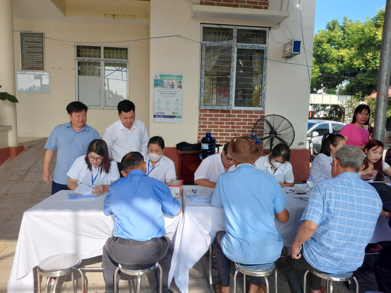 Khám sức khỏe định kỳ miễn phí cho hơn 1.100 người dân xã Điềm Thụy