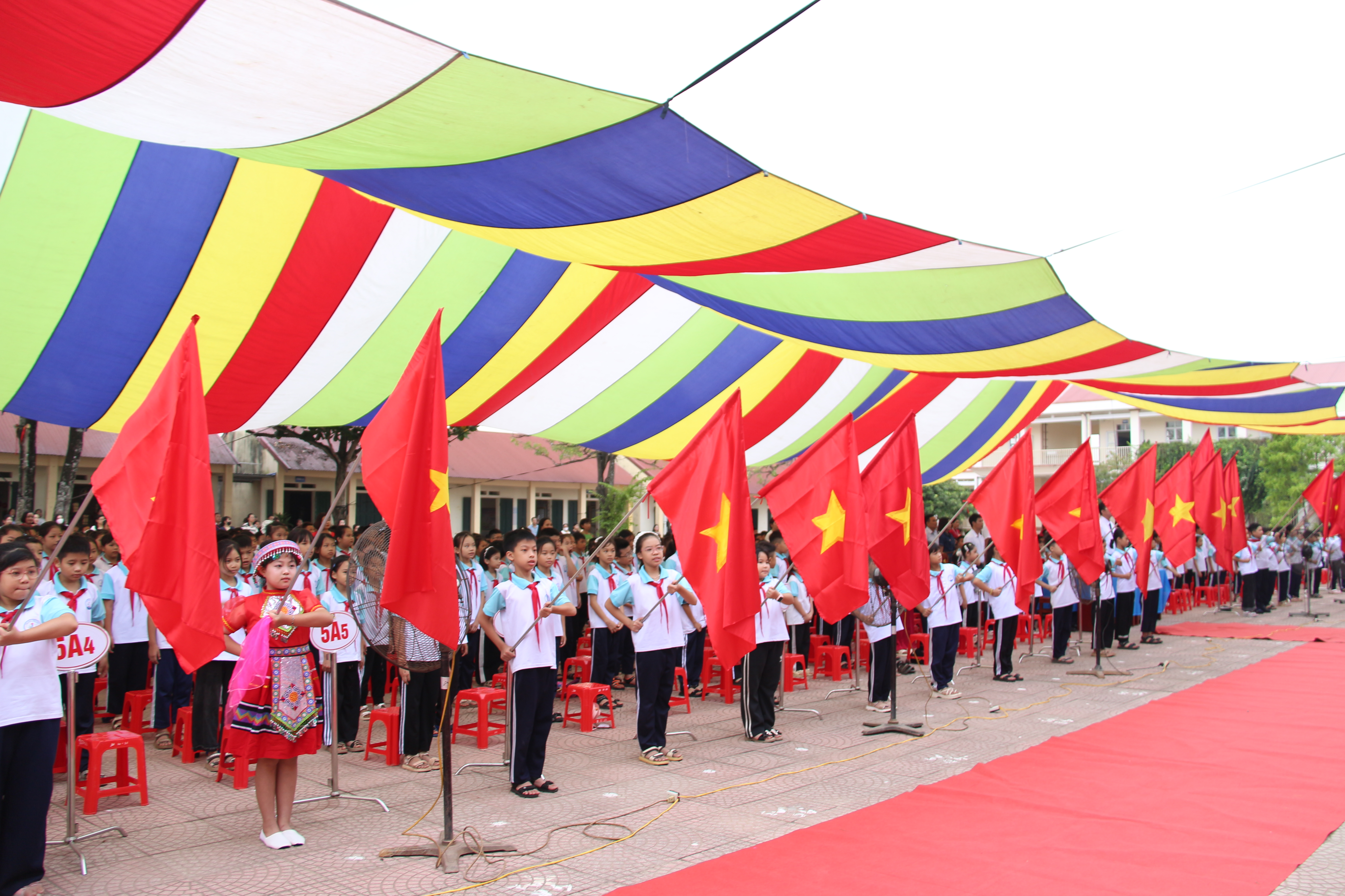 Lãnh đạo Đảng ủy, HĐND, UBND xã Điềm Thụy dự Lễ Khai giảng năm học mới