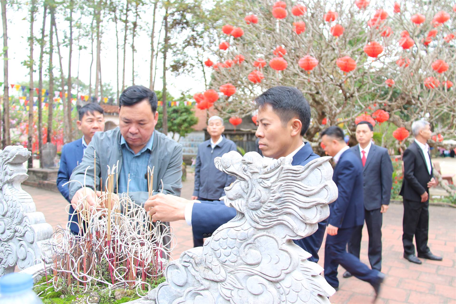 Anh-tin-bai