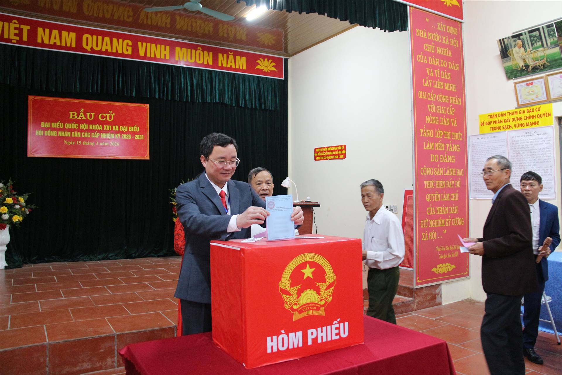 Anh-tin-bai
