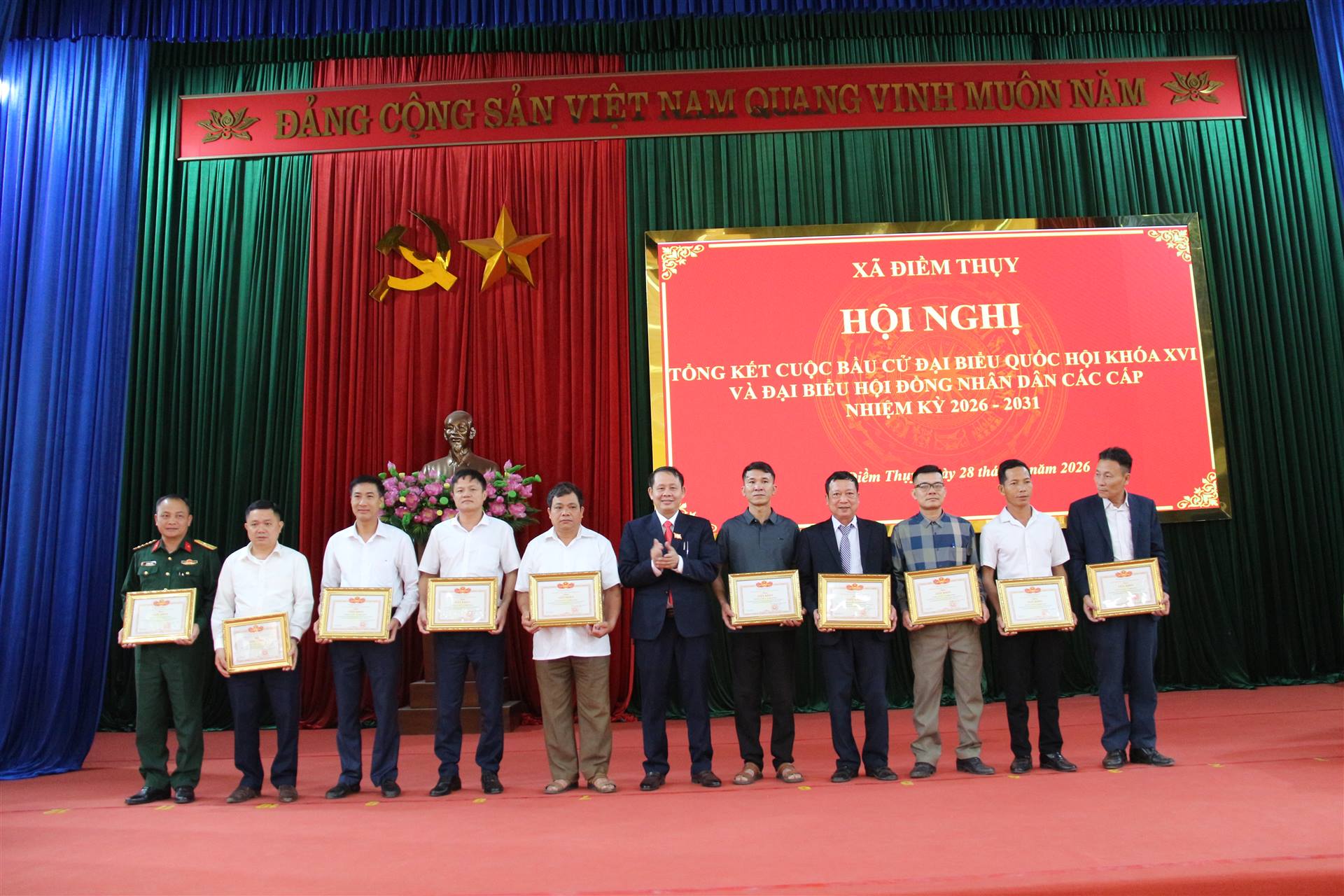 Anh-tin-bai