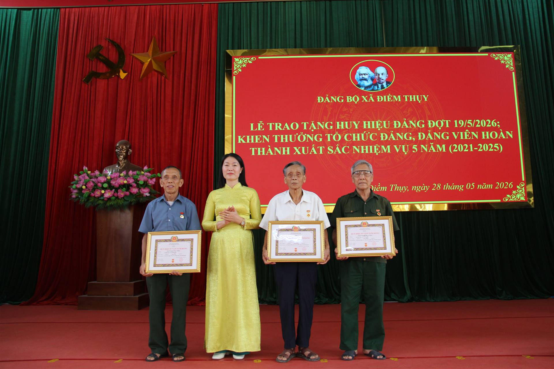 Anh-tin-bai