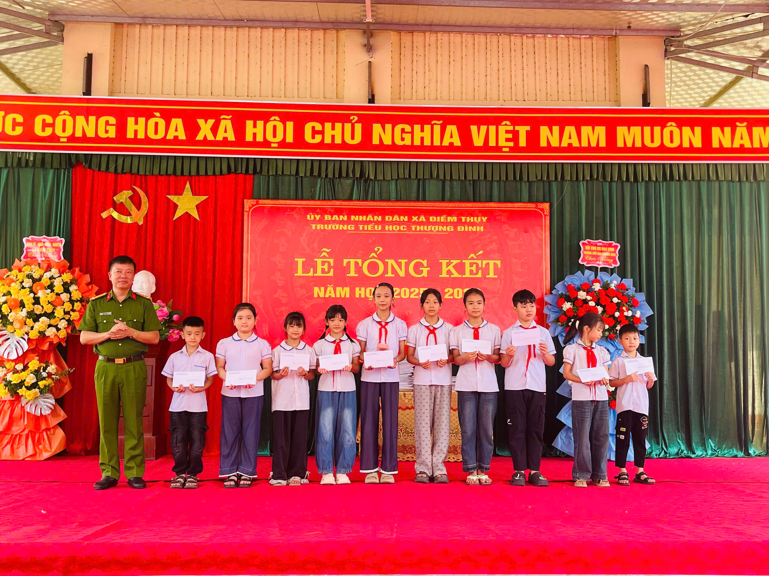 Anh-tin-bai
