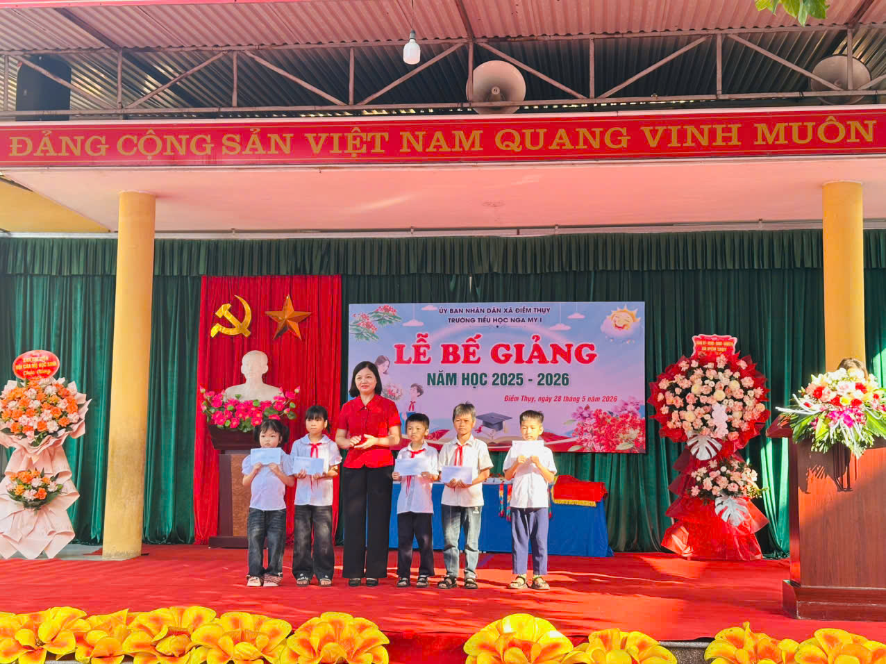 Anh-tin-bai