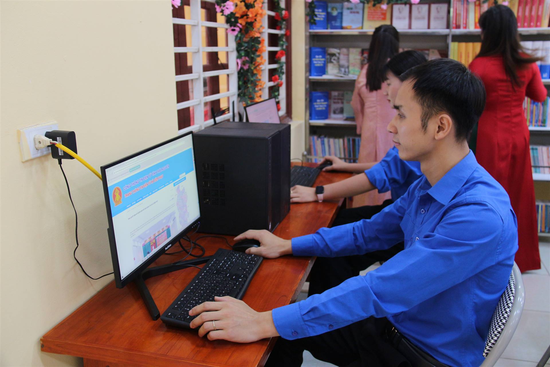 Anh-tin-bai