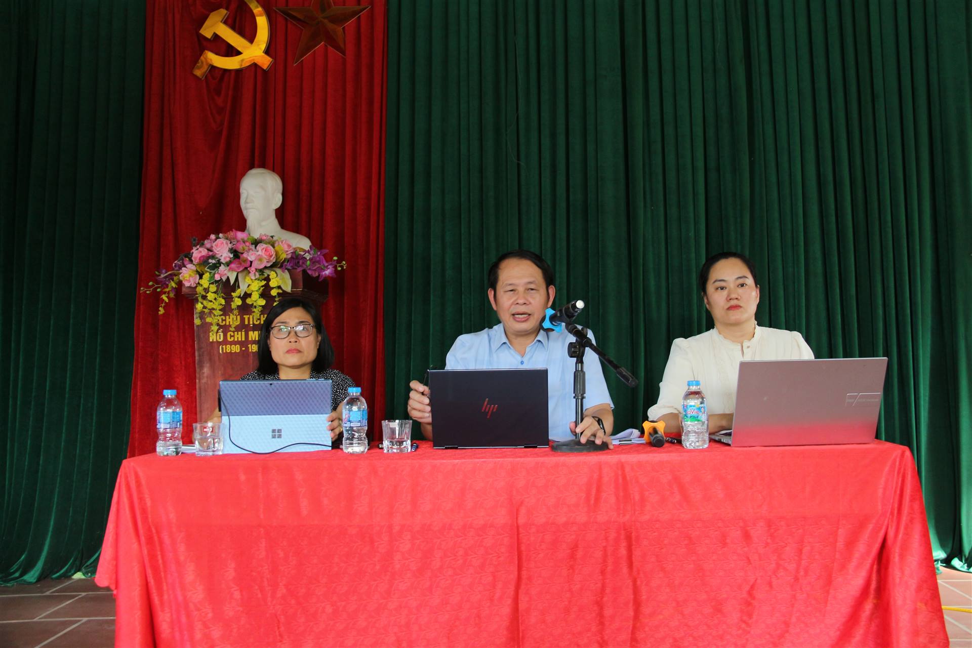 Anh-tin-bai