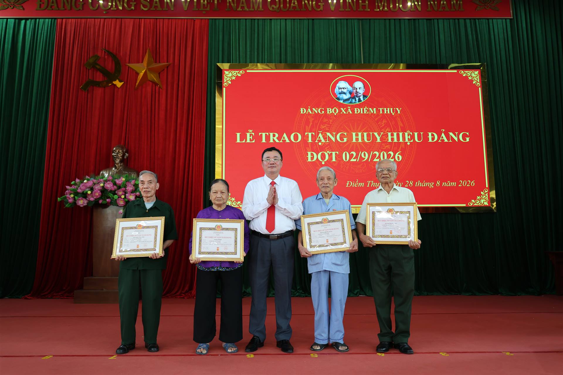 Anh-tin-bai
