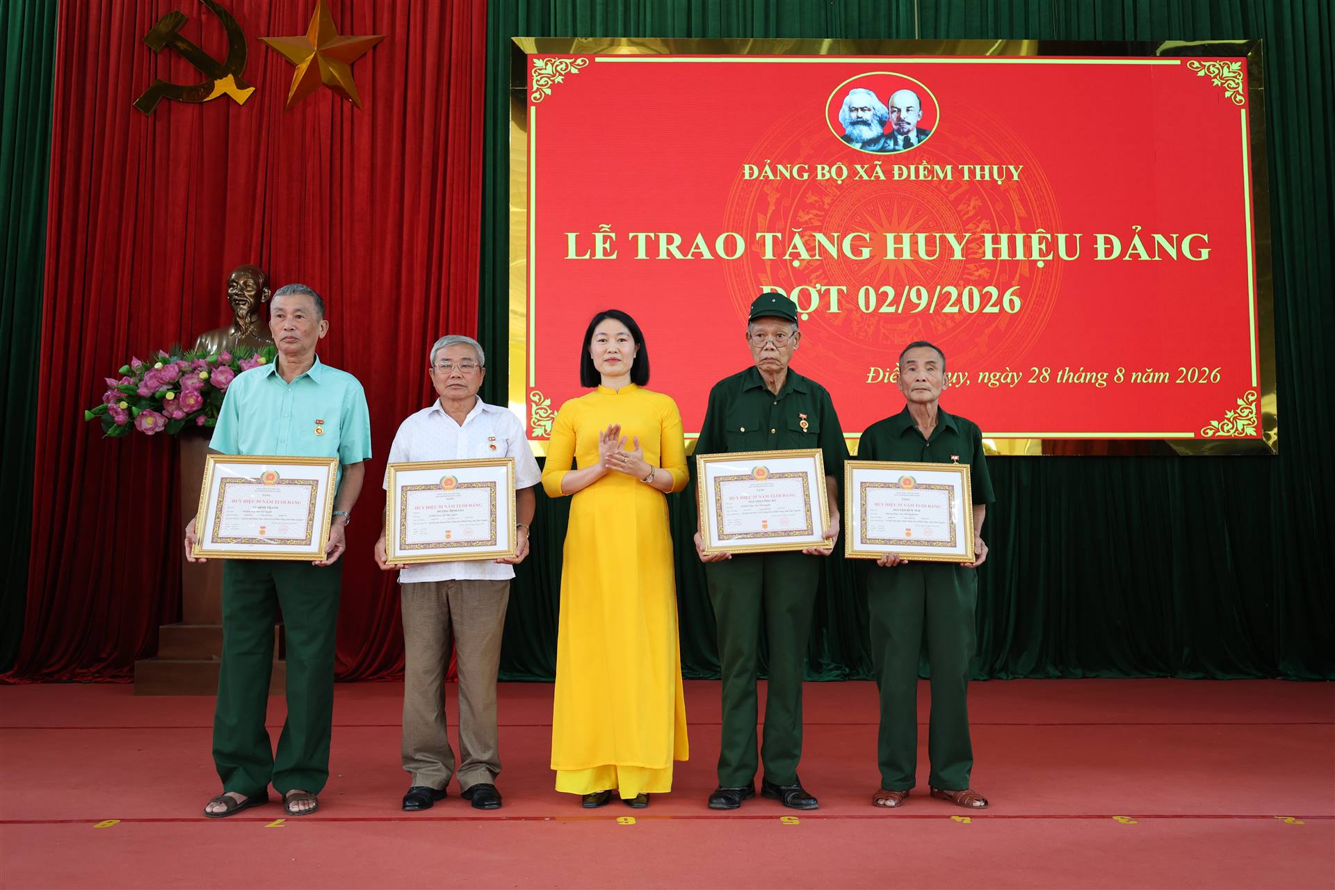 Anh-tin-bai