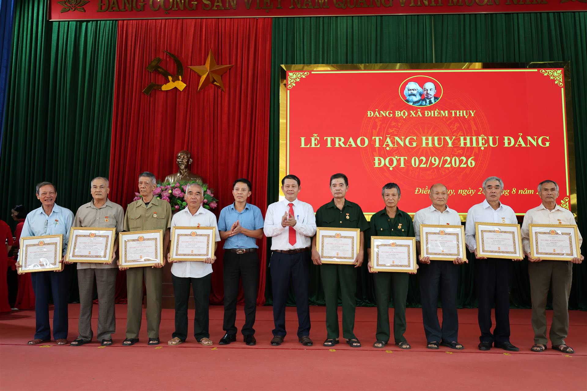 Anh-tin-bai