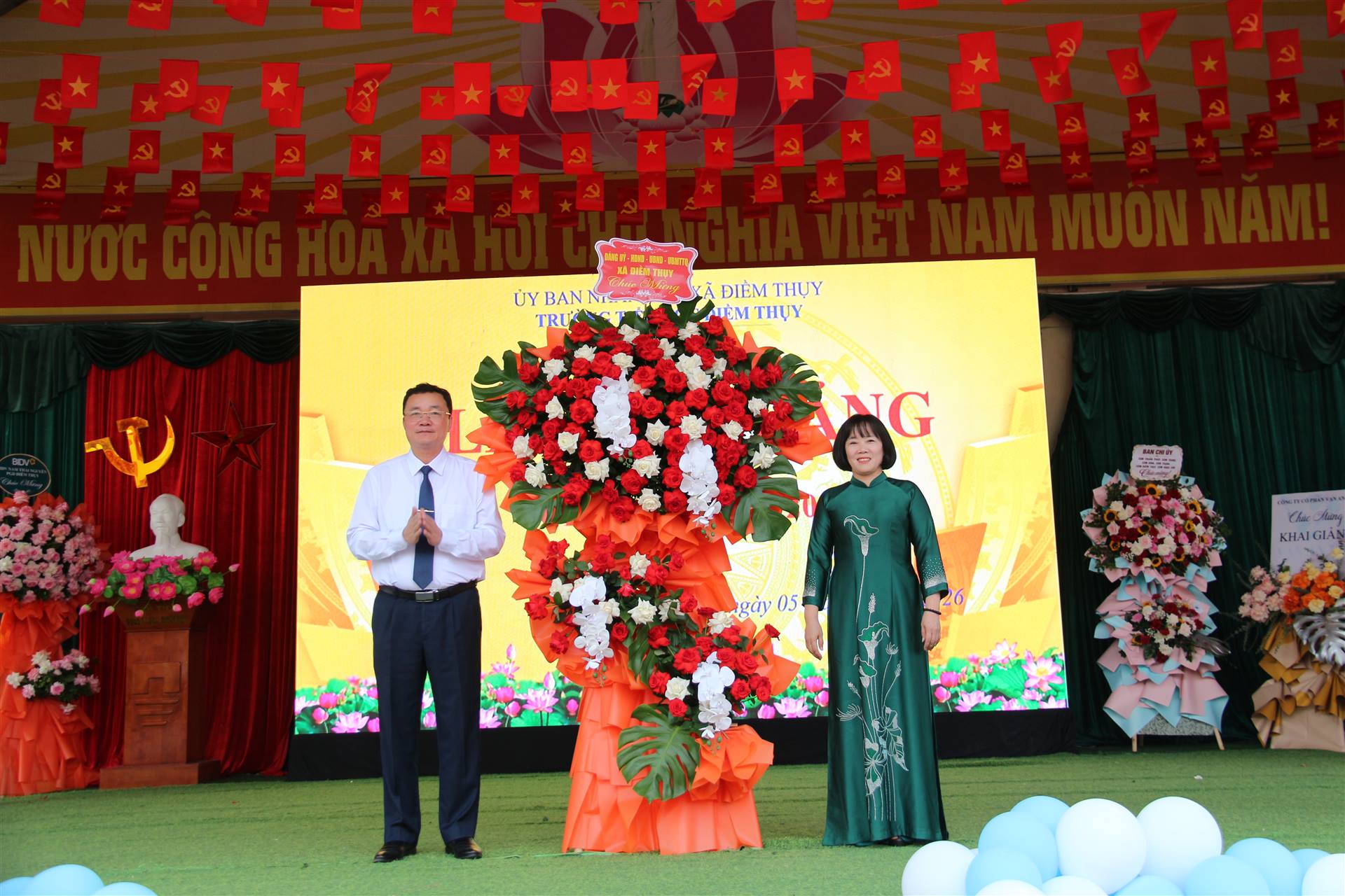 Anh-tin-bai