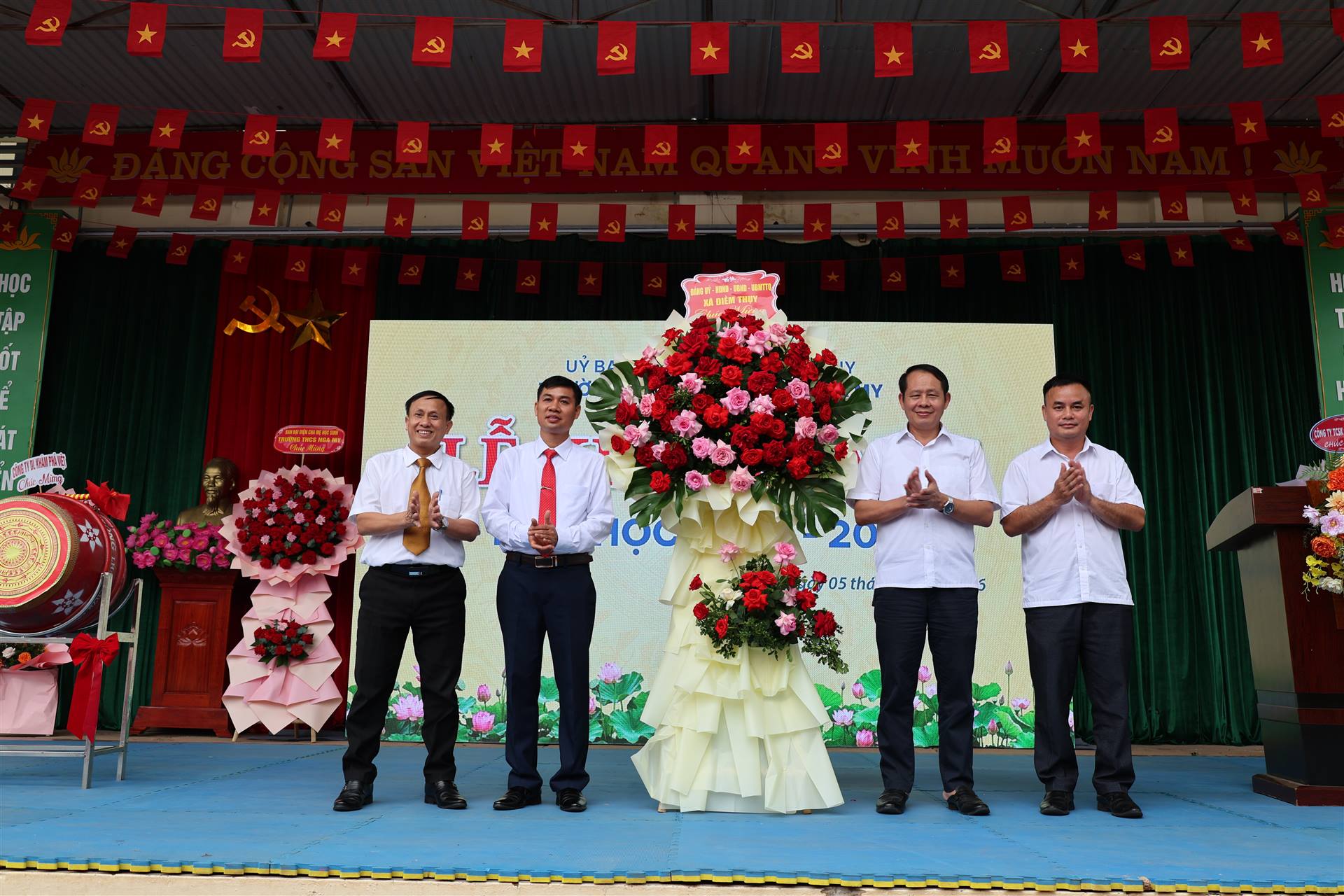Anh-tin-bai