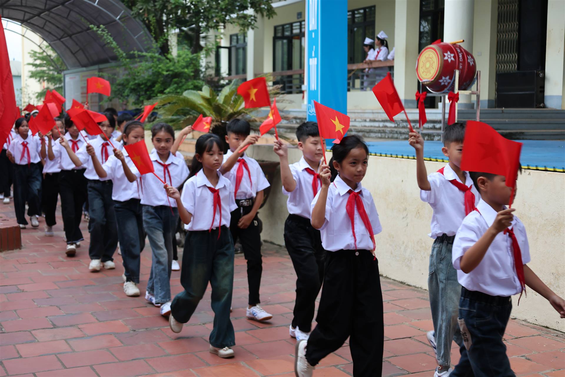 Anh-tin-bai