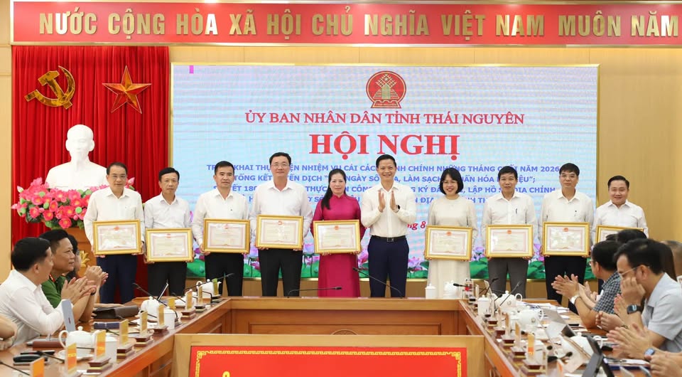 XÃ ĐIỀM THỤY ĐƯỢC TẶNG BẰNG KHEN TRONG CHIẾN DỊCH “100 NGÀY SỐ HÓA, LÀM SẠCH, CHUẨN HÓA DỮ LIỆU”