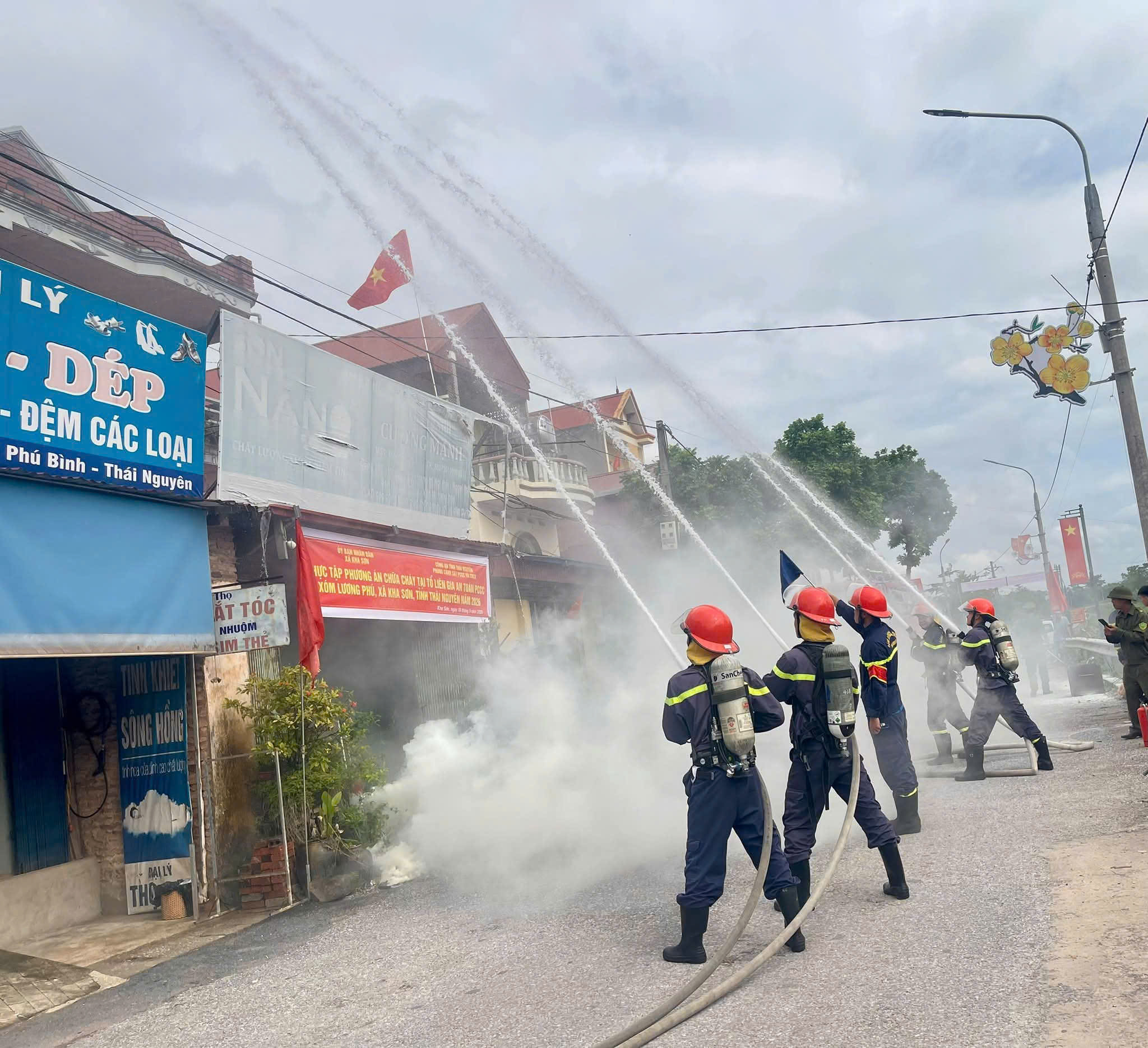 XÃ KHA SƠN TỔ CHỨC HỘI NGHỊ TUYÊN TRUYỀN, HUẤN LUYỆN NGHIỆP VỤ PHÒNG CHÁY CHỮA CHÁY VÀ CỨU NẠN CỨU HỘ 