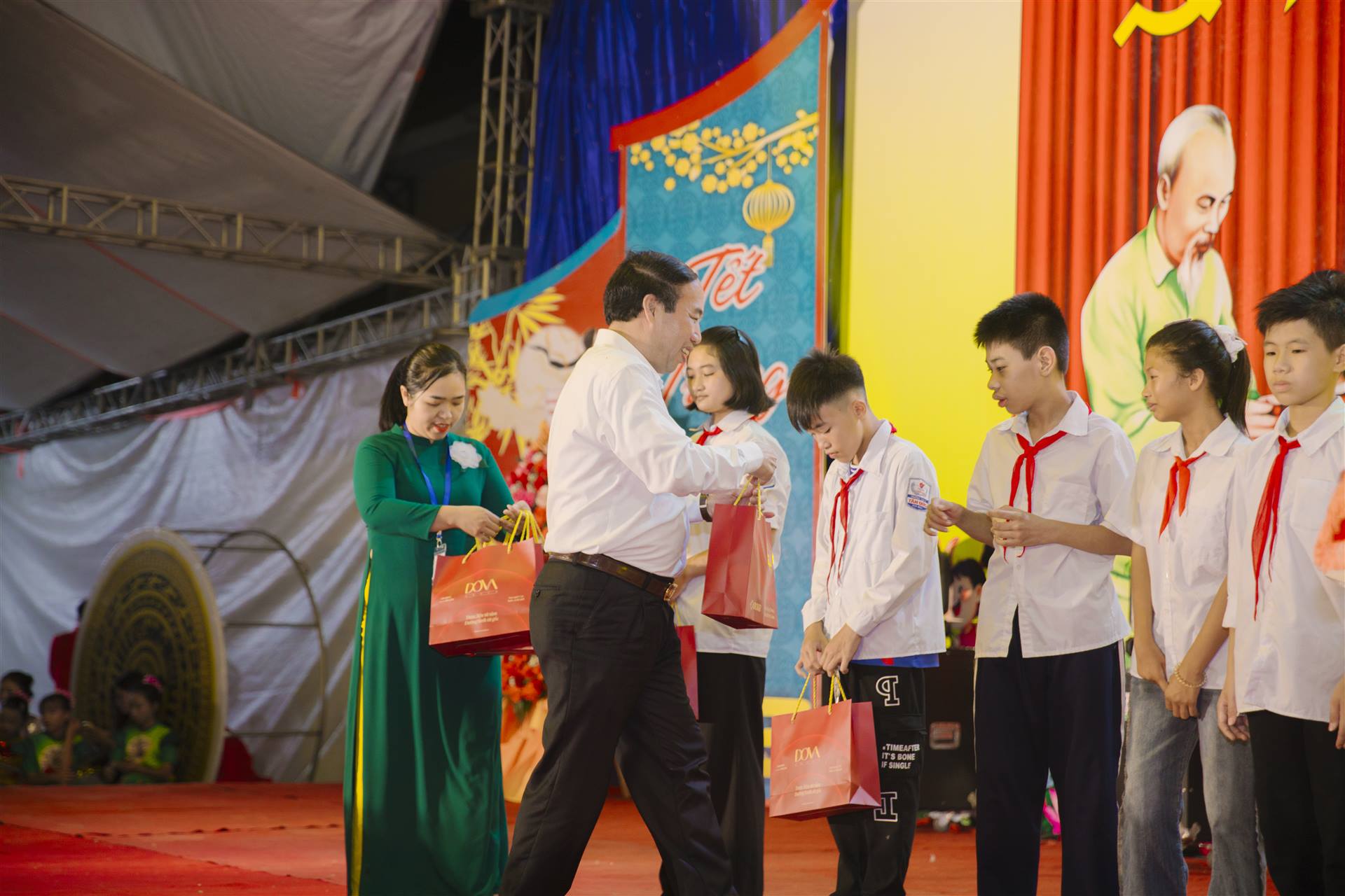 Anh-tin-bai