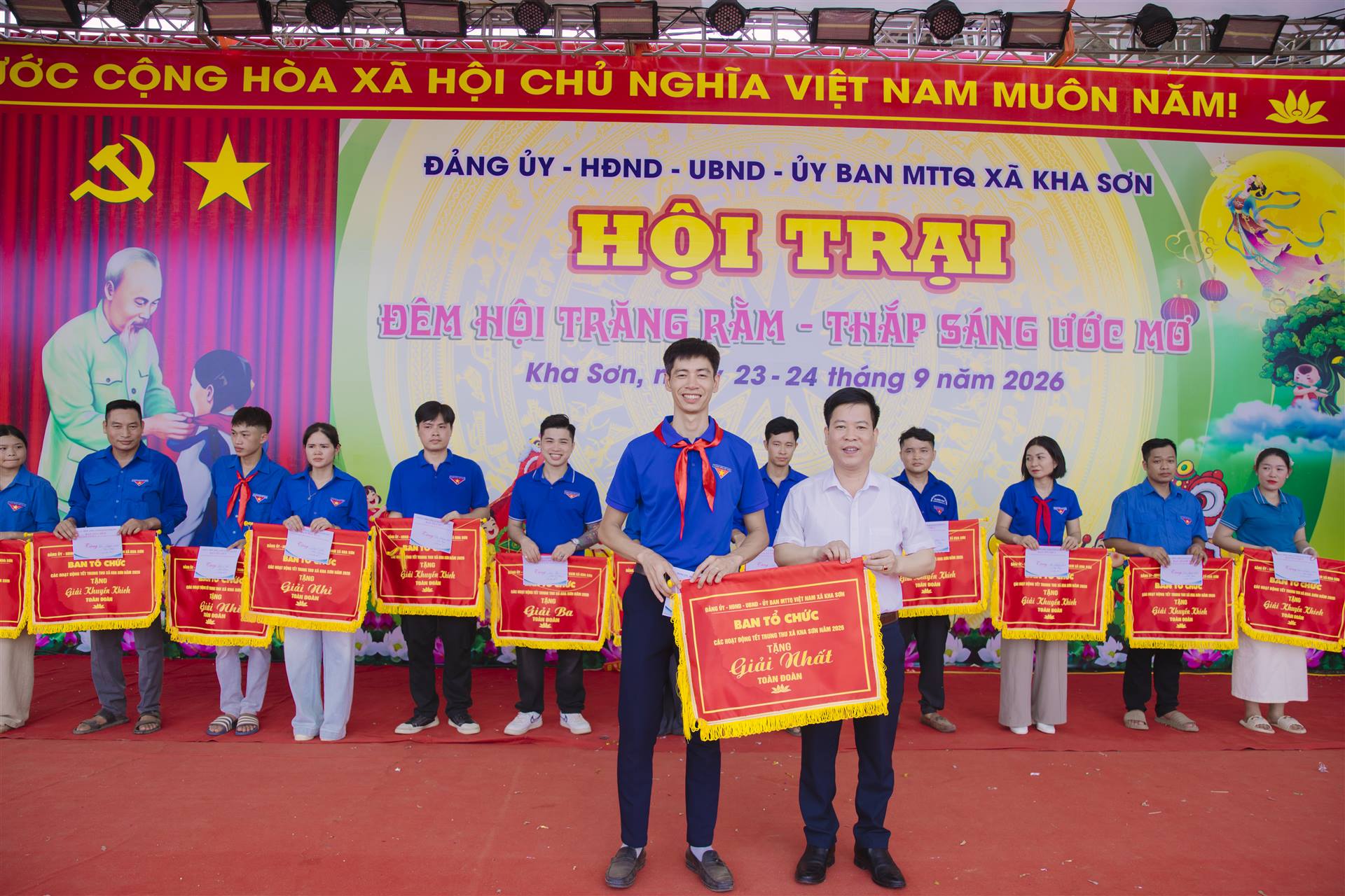 Anh-tin-bai