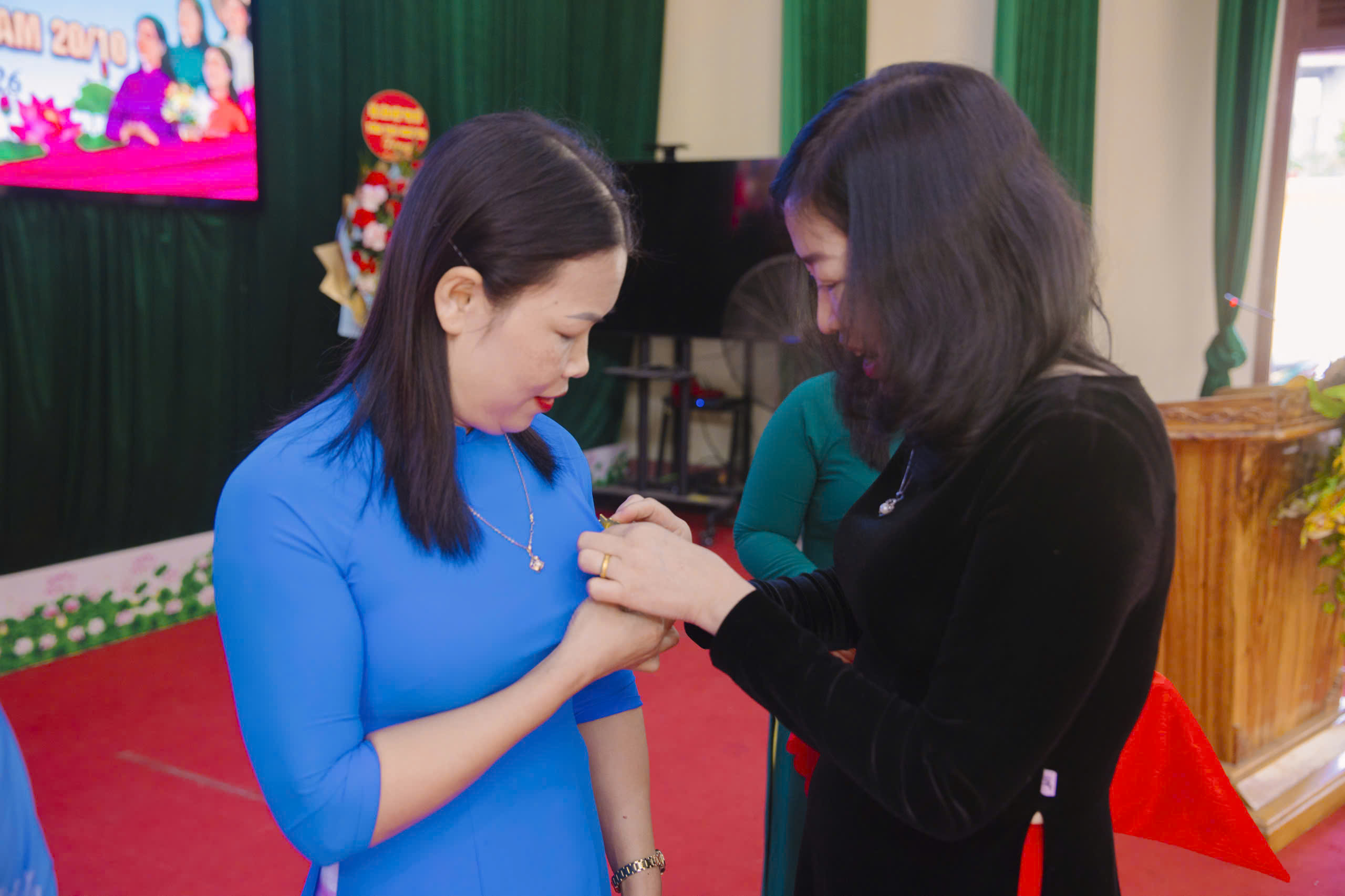 Anh-tin-bai