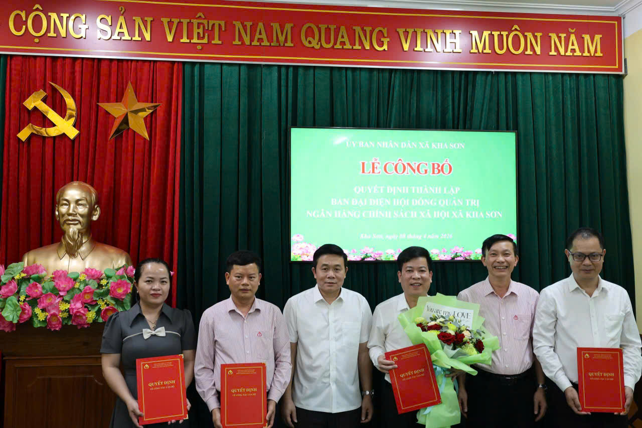 XÃ KHA SƠN CÔNG BỐ QUYẾT ĐỊNH THÀNH LẬP BAN ĐẠI DIỆN HỘI ĐỒNG QUẢN TRỊ NGÂN HÀNG CHÍNH SÁCH XÃ HỘI XÃ KHA SƠN