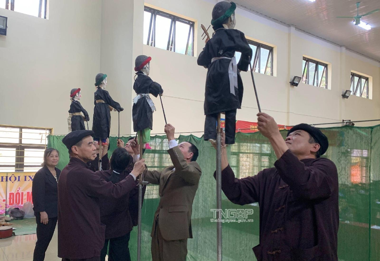 Organizing Propaganda Contest to implement the Resolution on "Building and developing Vietnamese culture and people to meet the requirements of sustainable development of the country"