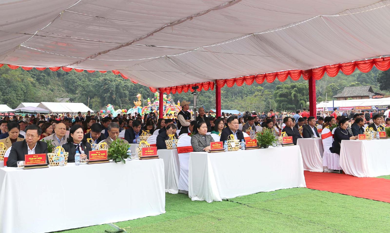 Bach Thong opens Orange and Tangerine Festival and Agricultural Product Fair 2025