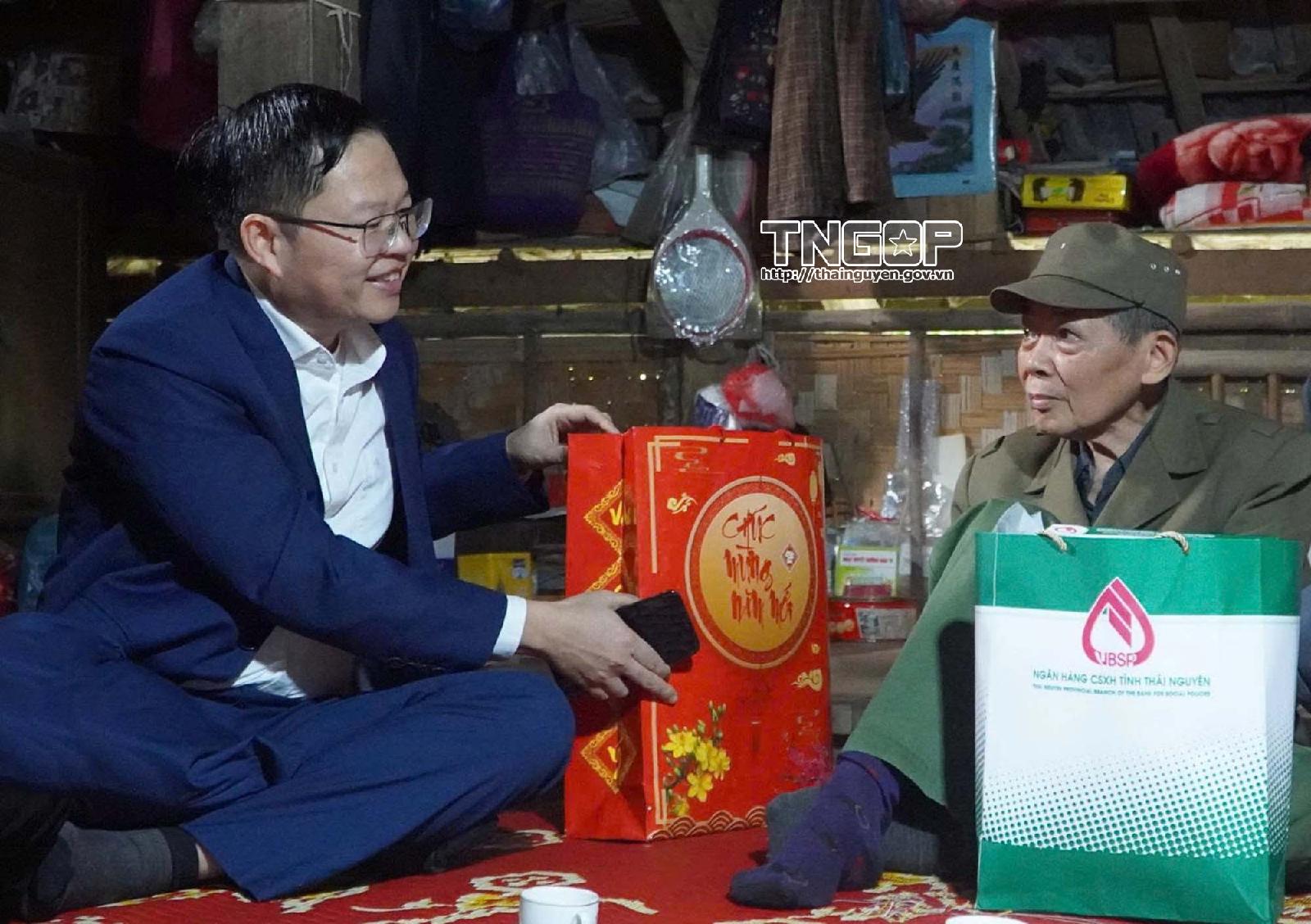 Over VND 70 billion supporting people with meritorious services to the revolution