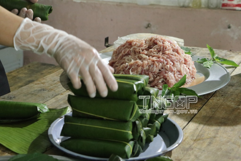 Van Yen fermented pork roll - A delicacy that captivates visitors from afar