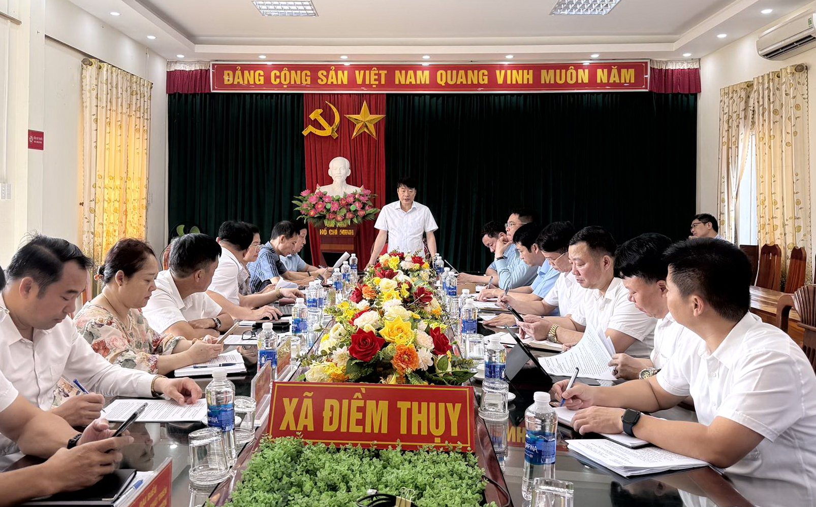 Provincial People's Committee leaders review the progress of site clearance and infrastructure construction for industrial parks and resettlement areas in Diem Thuy commune