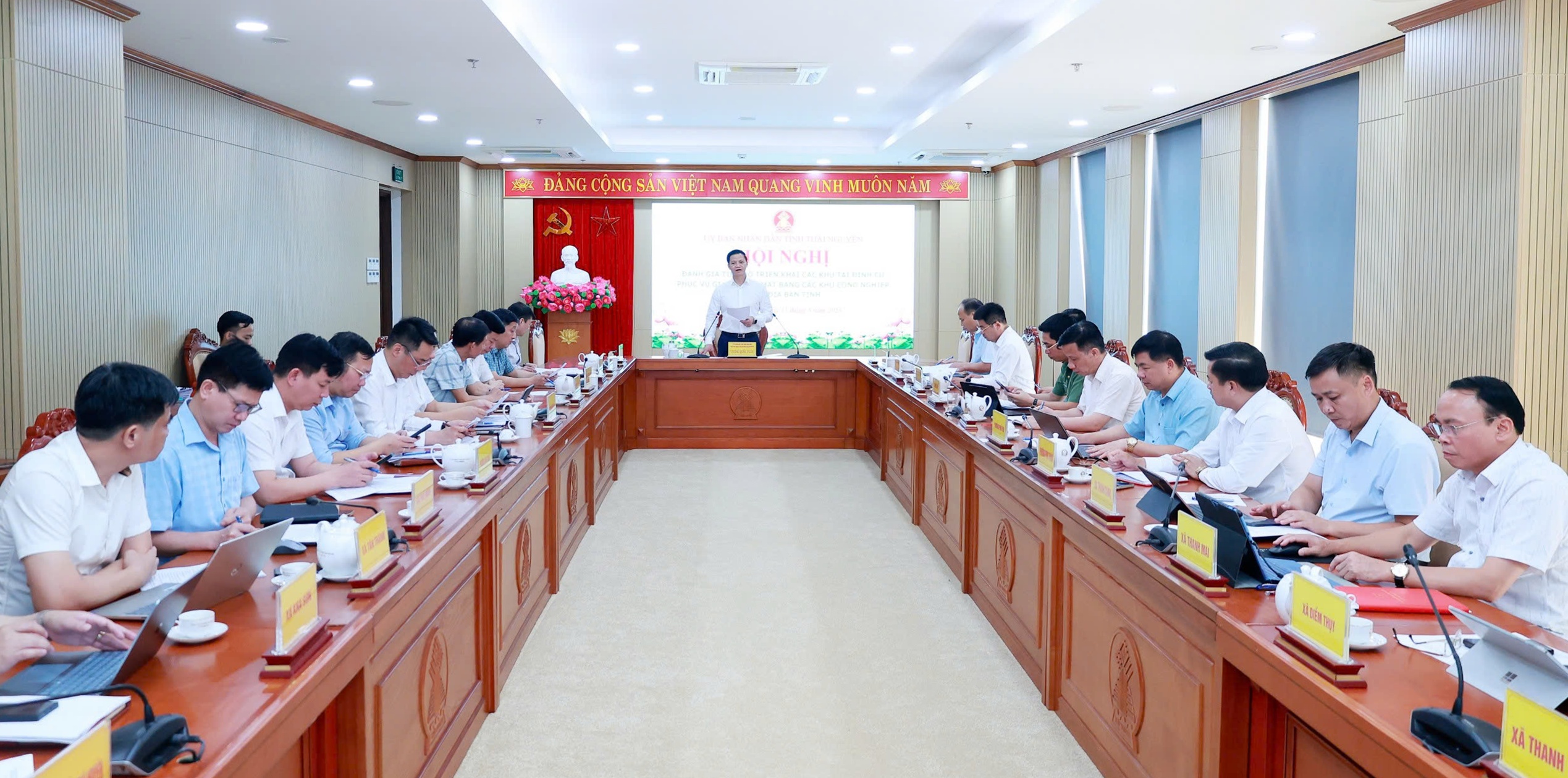 Removing capital bottlenecks, accelerating progress of resettlement areas serving industrial parks