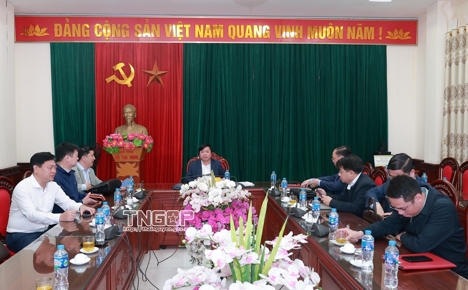 Permanent Vice Chairman of the Provincial People's Committee chairs meeting to review progress of compensation, support and resettlement for industrial parks