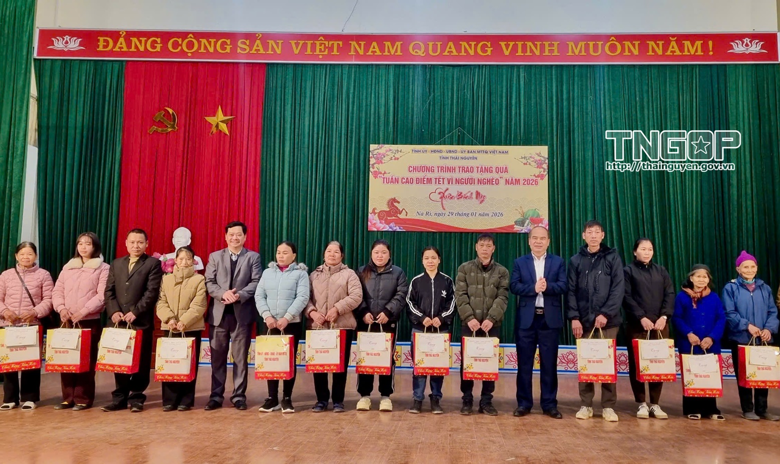 Visiting and presenting gifts during the 2026 Peak Week for Tet for the Poor – Leaving no one behind