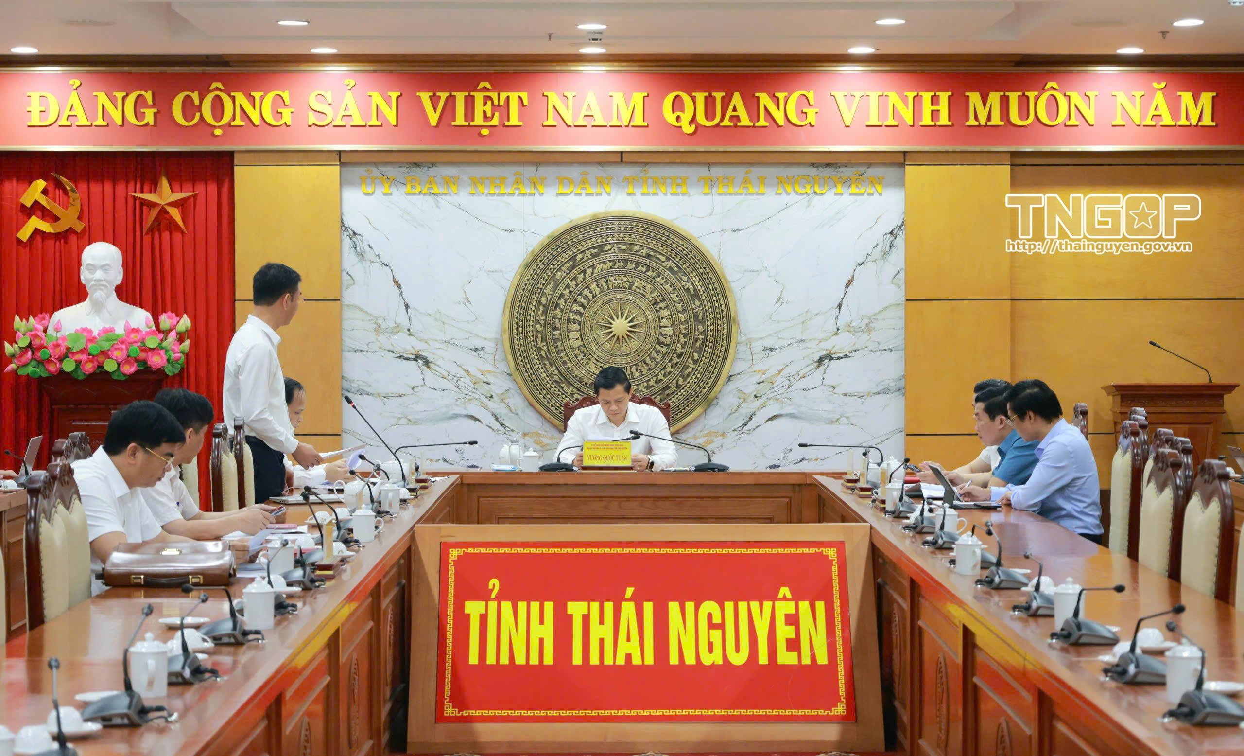 Chairman of the Provincial People's Committee Vuong Quoc Tuan calls for proactive, decisive action in unlocking resources