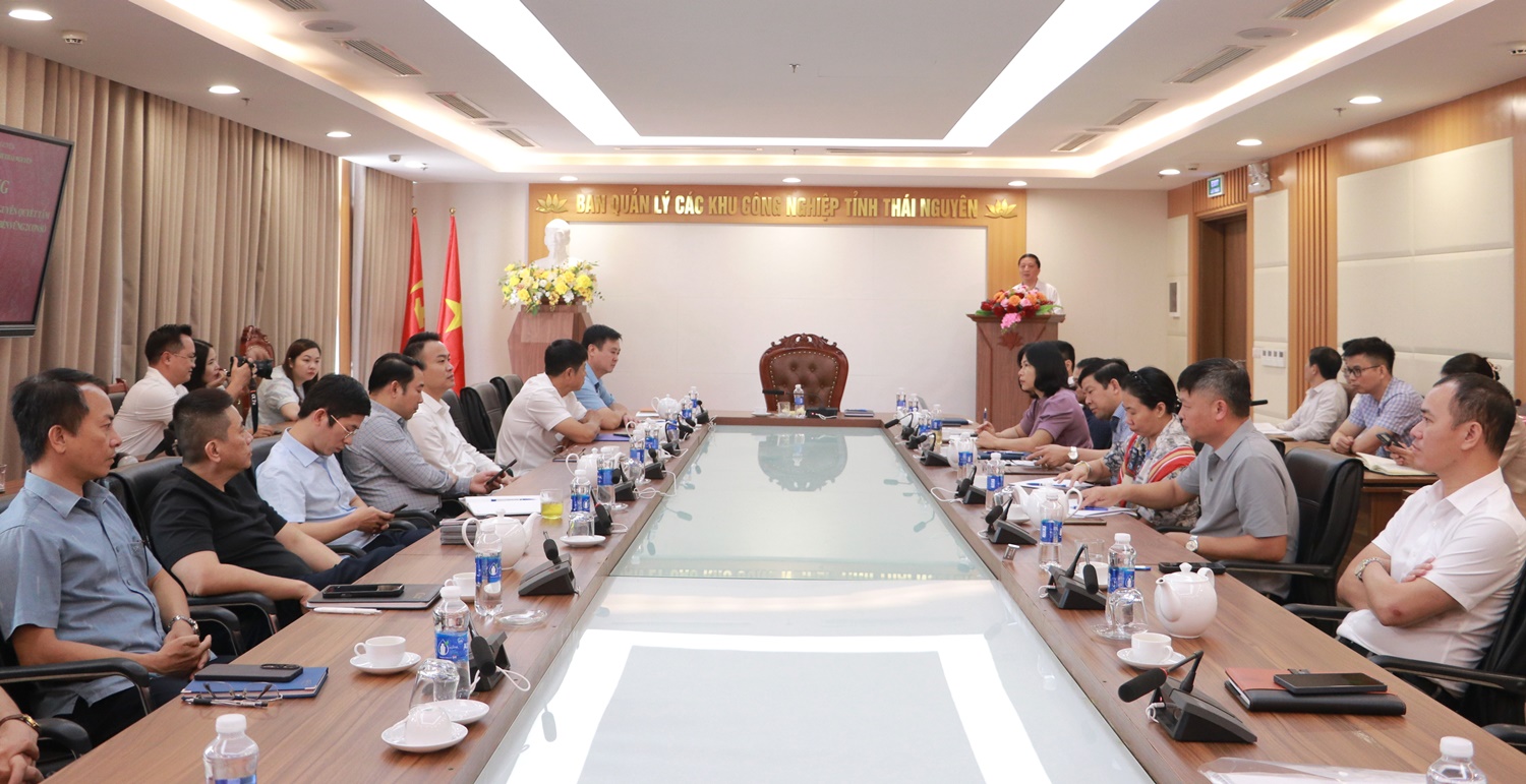 The Management Board of the Provincial Industrial Parks launches emulation movement to achieve the double-digit sustainable growth target