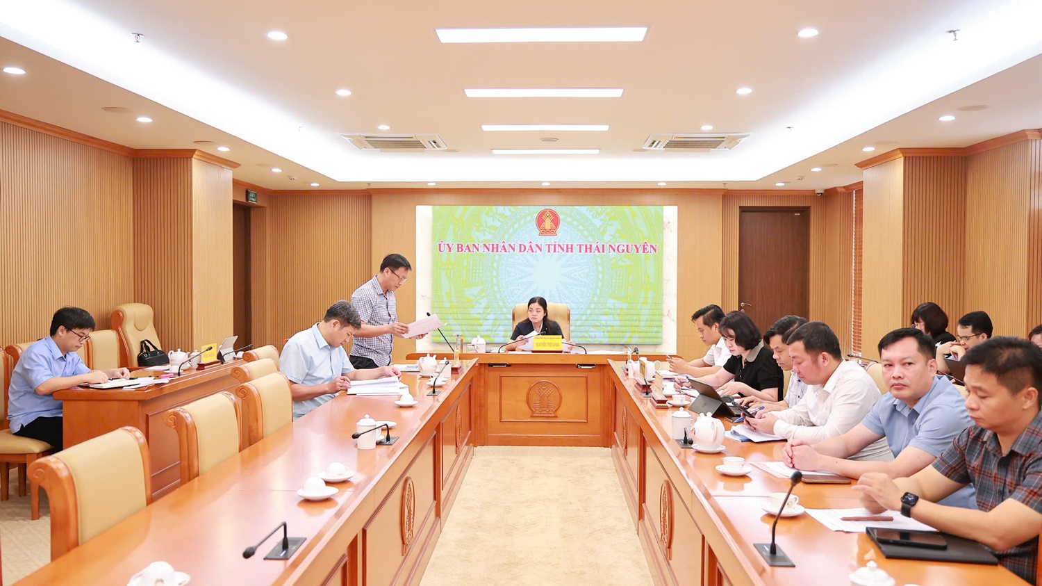Evaluating progress of collecting land use fees in 2026 in 17 key communes and wards