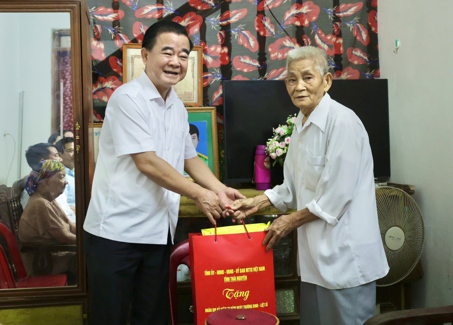 Anh-tin-bai