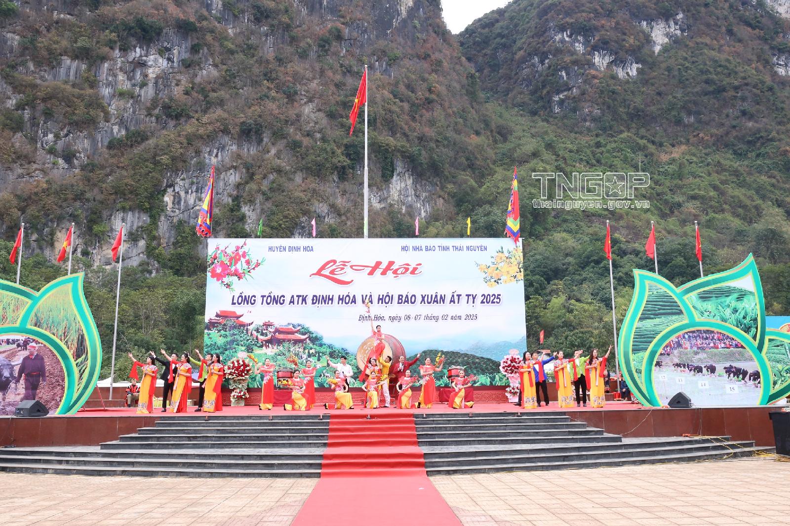 2025년 딘호아현 Long Tong ATK 축제 개막