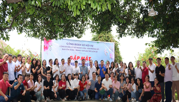 Gặp mặt giao lưu nhân kỷ niệm 94 năm Ngày phụ nữ Việt Nam  (20/10/1930-20/10/2024)