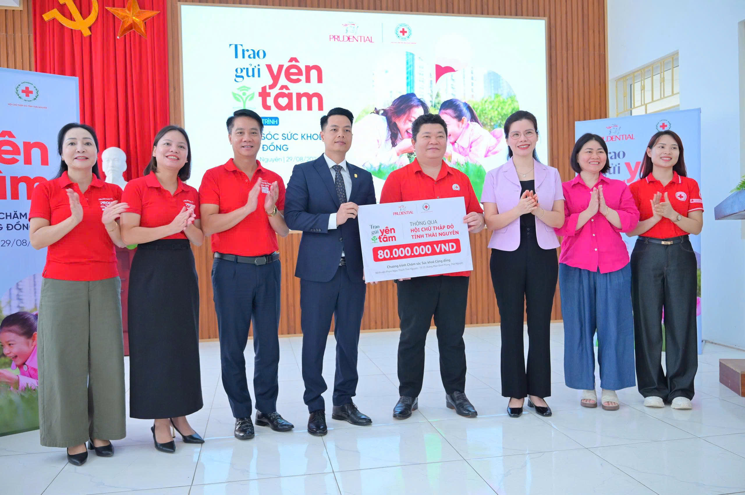 Thái Nguyên: 80 triệu đồng hỗ trợ y tế, chăm sóc sức khỏe cho phụ nữ và trẻ em vùng bão